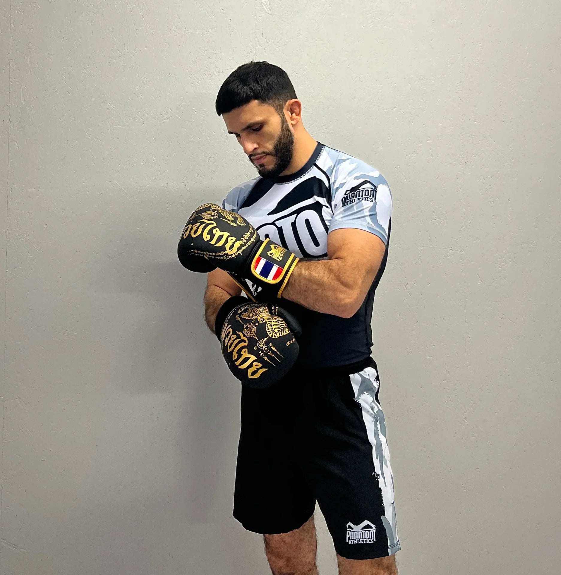 GUANTONI DA BOXE MUAY THAI - EDIZIONE LIMITATA NERA
