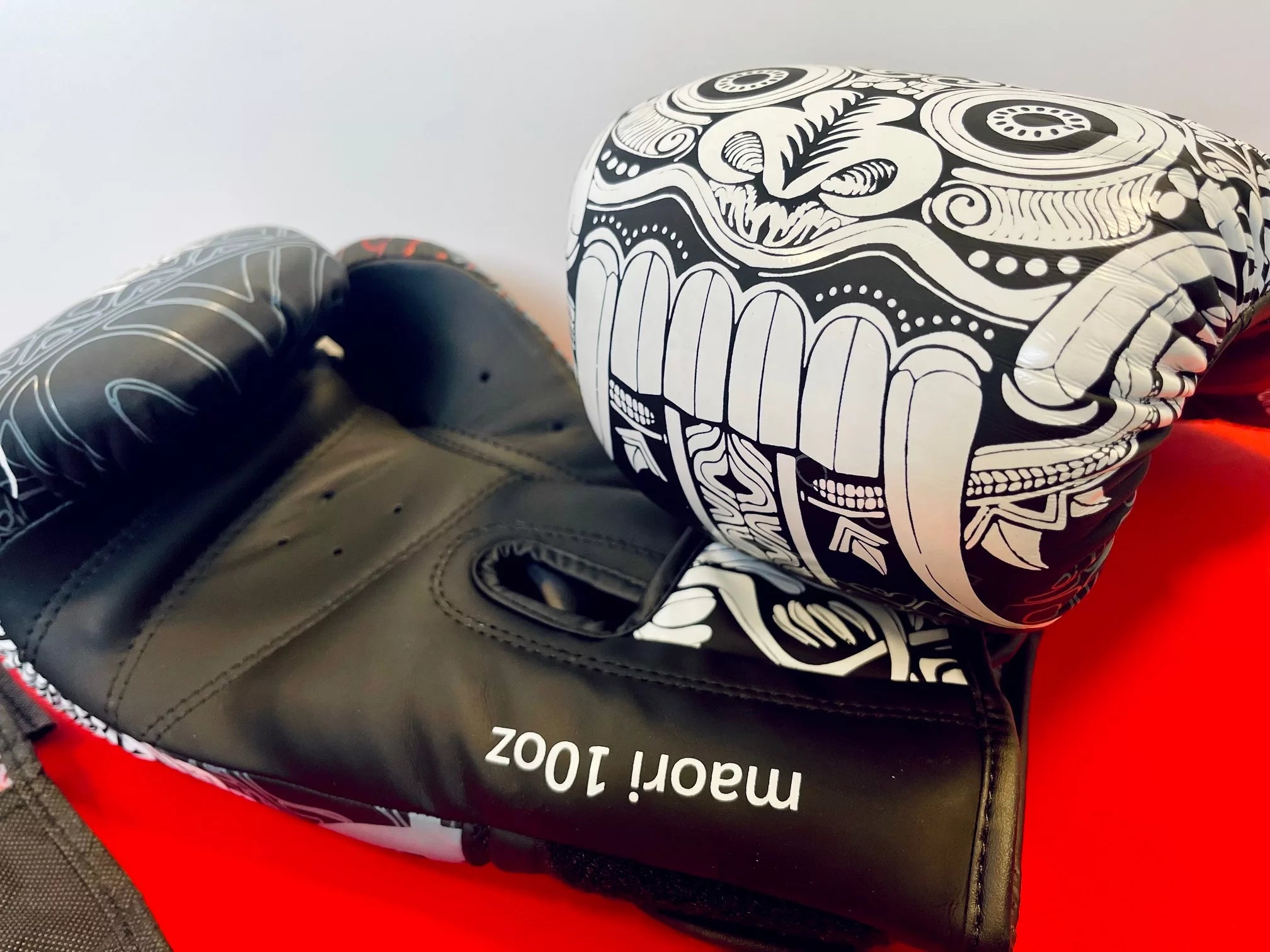 GUANTONI DA BOXE SAP MOD. MAORI 10oz