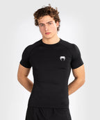 RASHGUARD VENUM CONTENDER A MANICA CORTA NERO/BIANCO