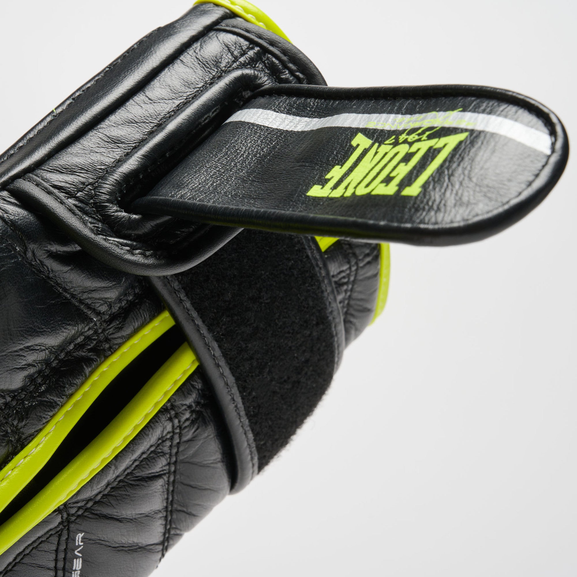 GUANTI DA BOXE REVO FLUO LEONE