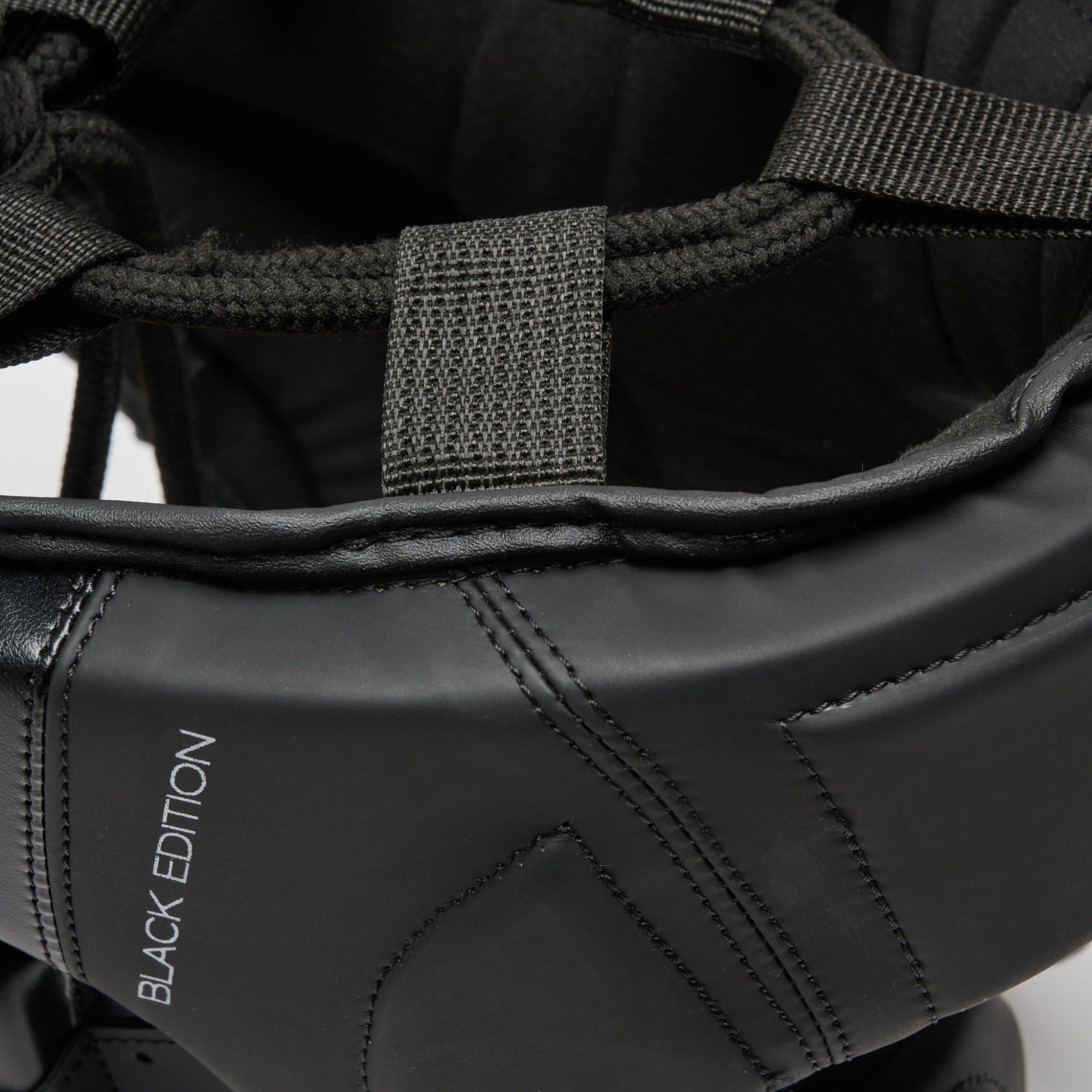 CASCO BLACK EDITION LEONE