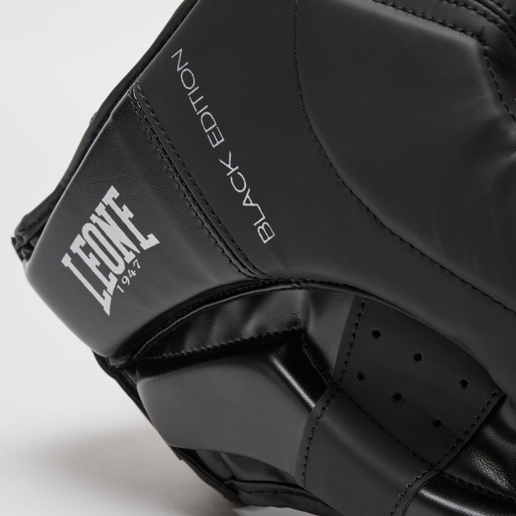CASCO BLACK EDITION LEONE